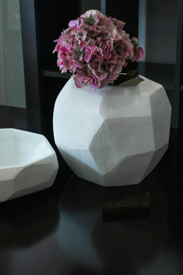 guaxs kubické opálové vázy bielej farby