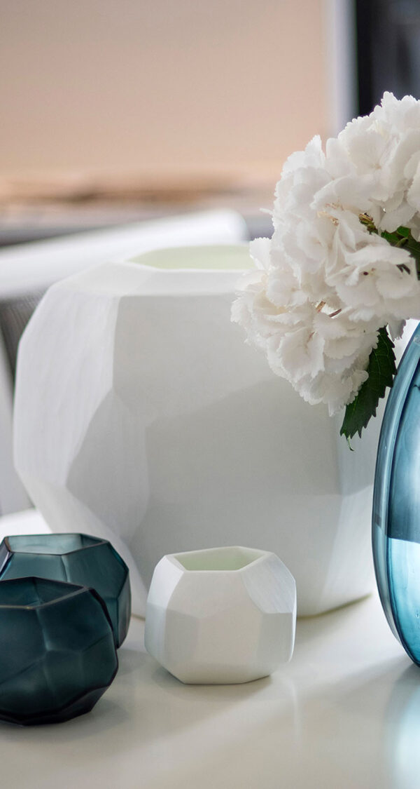 Designer Vase GUAXS kubistisch rund opal