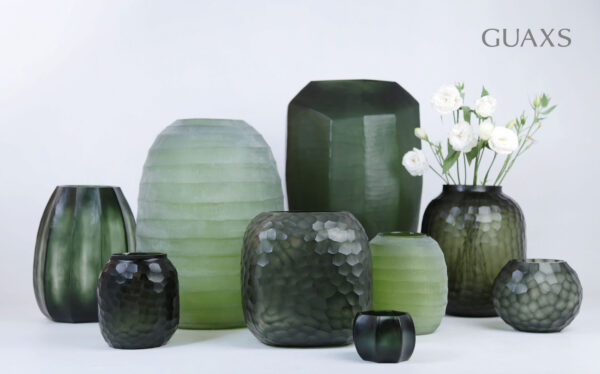 guaxs-black-steelgrey-cubistic-koonam-tall-luxury-vases-dark-green-mouthblown-glass (2)