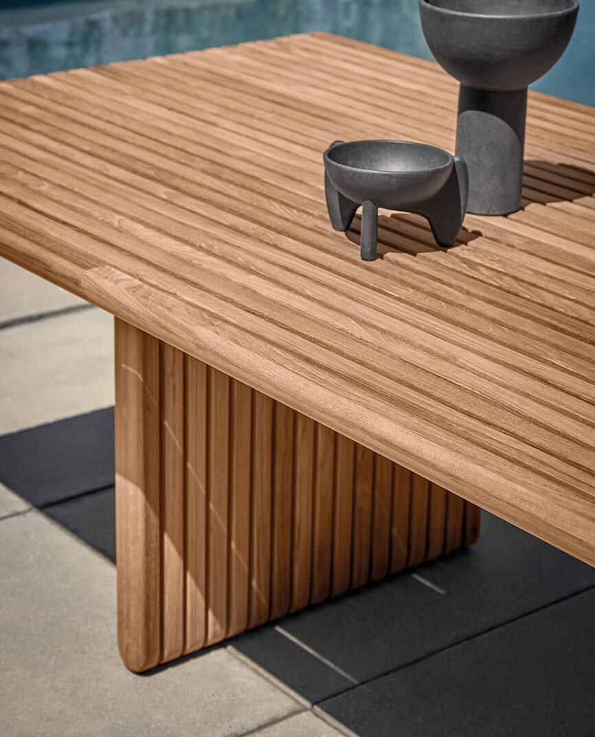 Gloster deck dining table detail_2
