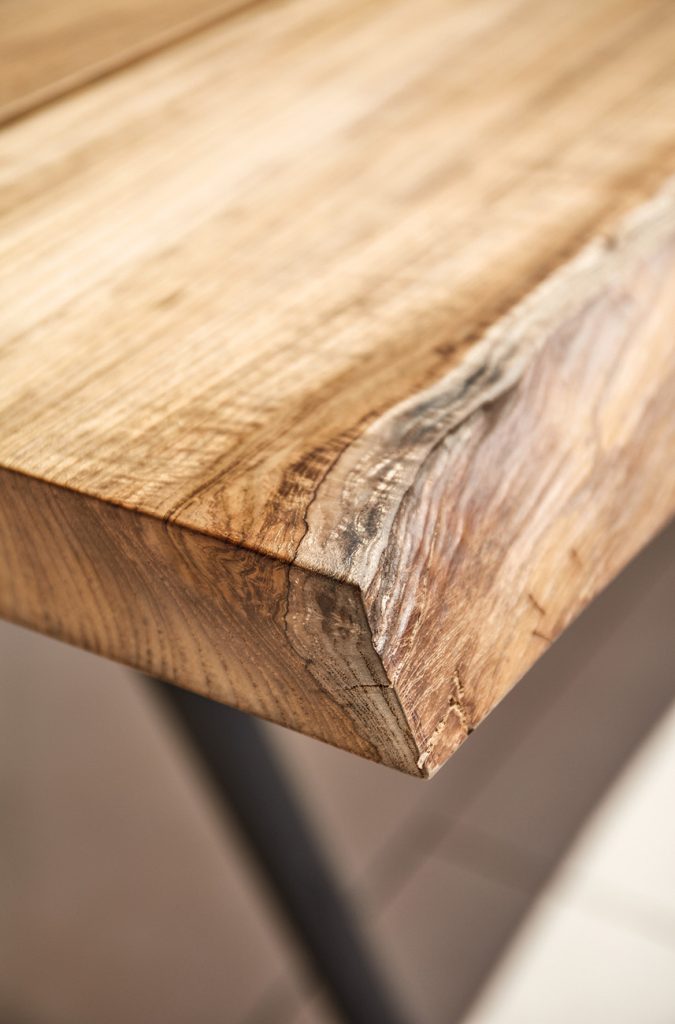 Gloster sapwood edge table detail