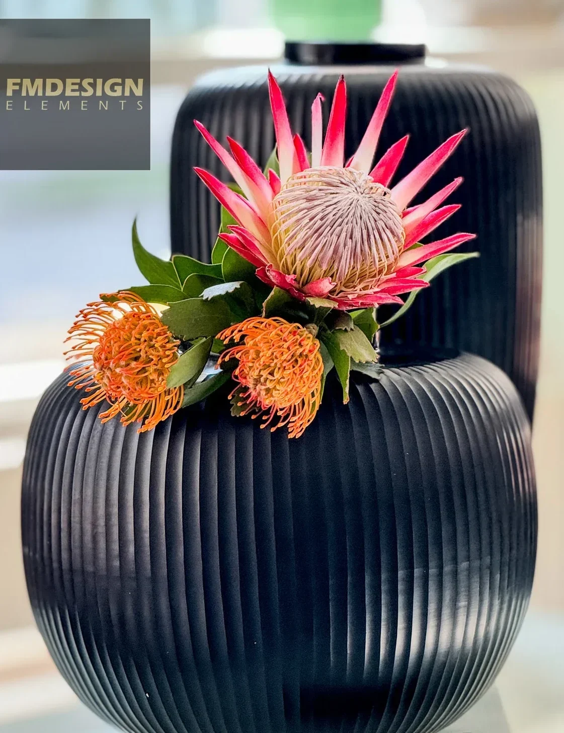 PINARA Round Pinara Tall Black GUAXS Vase Luxury decor 1